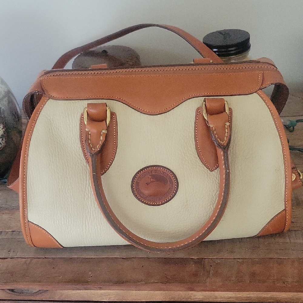 Dooney & Bourke-style Cream and Tan Leather Satchel Dr Bag